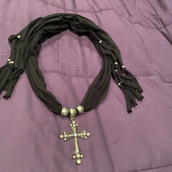 Two scarves with cross pendant, purple and black - Picture 4 of 7
